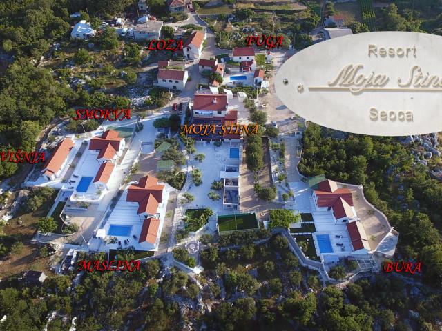 VILLA \